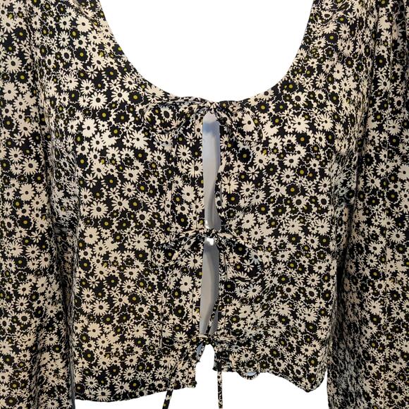 LEVI Front Tie Cropped Daisy Blouse Long Sleeves Black Cream Gold Size L NWOT - Picture 2 of 7